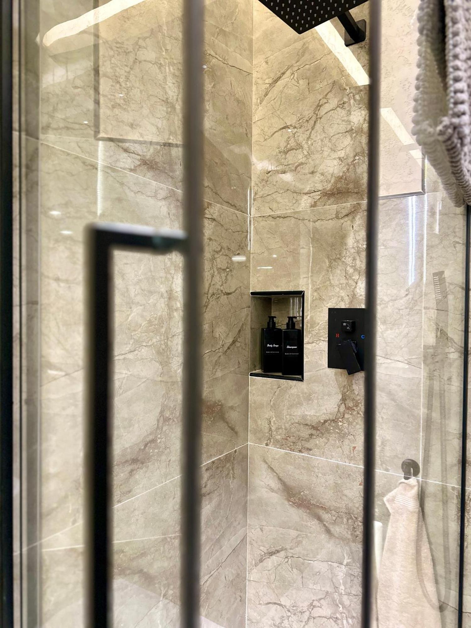 נאפולי Falco Boutique Home With Jacuzzi מראה חיצוני תמונה