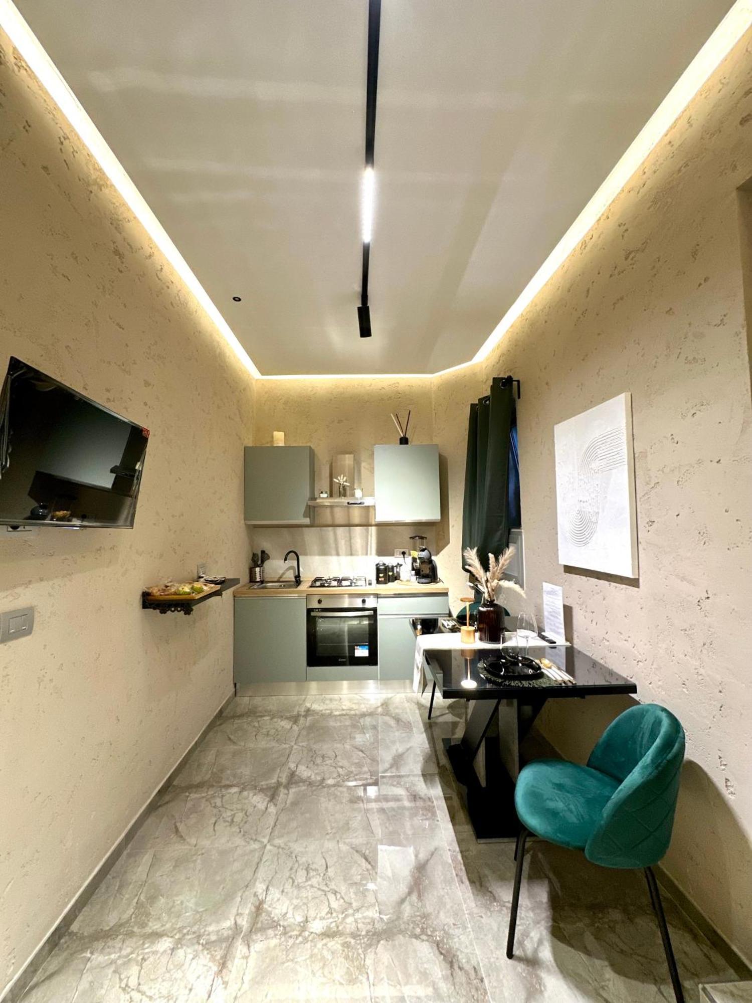 נאפולי Falco Boutique Home With Jacuzzi מראה חיצוני תמונה