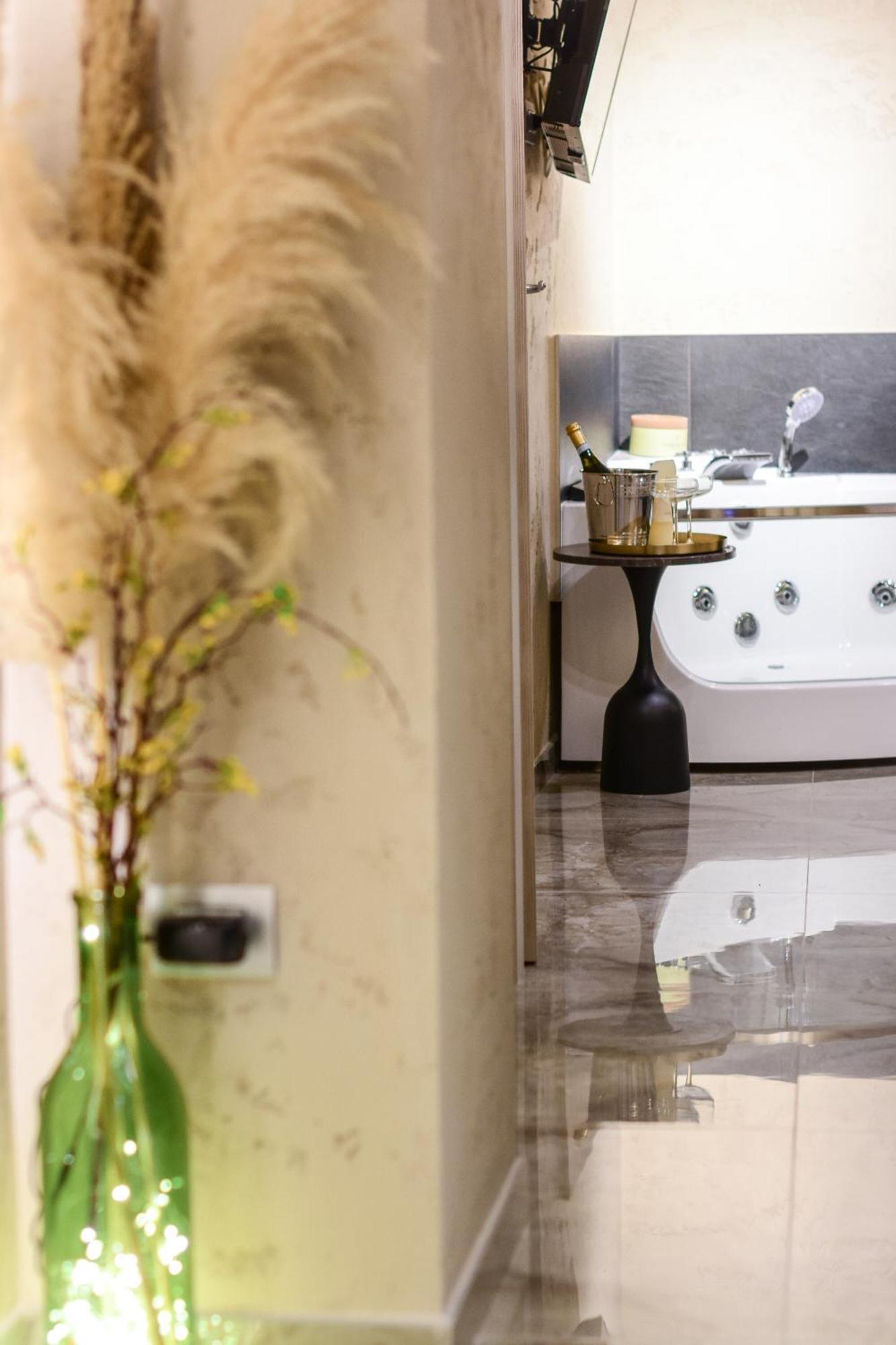 נאפולי Falco Boutique Home With Jacuzzi מראה חיצוני תמונה
